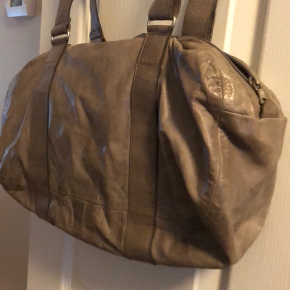 M0851 gray/mauve leather tennis/duffel bag/purse - Picture 9 of 9